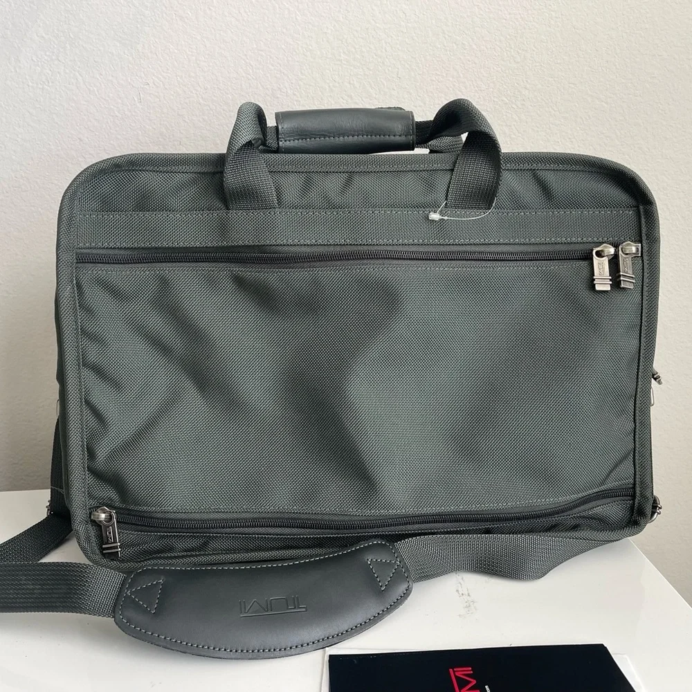 Tumi Deluxe Travel Bag Army Green NWOT